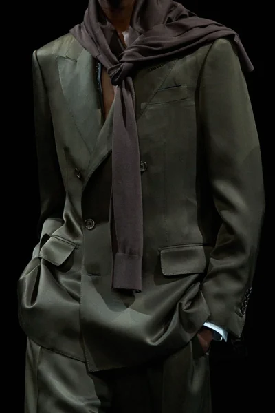 Look 25